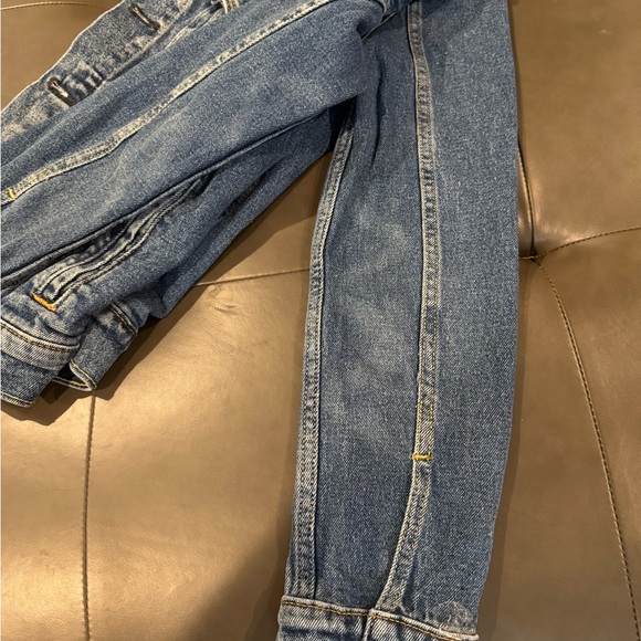 Levi's Classic Blue Jean Jacket - Picture 6 of 8